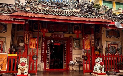 Contrasts of Bangkok: Temples, Michelin and the Old City