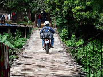 biking Mai Chau