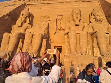 https://media-cdn.tripadvisor.com/media/attractions-splice-spp-720x480/11/81/c6/a0.jpg