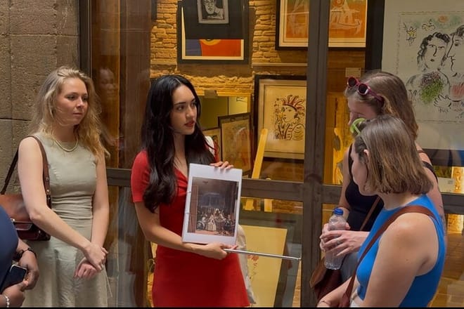 Barcelona Walking Tour: Gaudí, Gothic Quarter & 15+ Gems