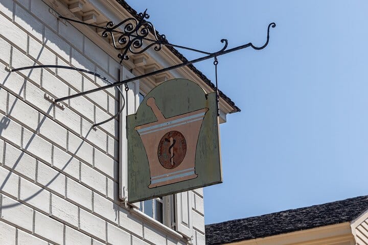 Williamsburg's Famous Ghosts Self Guided Audio Walking Tour  7