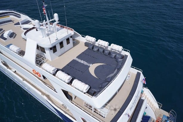 PHUKET: Join Tour PHI PHI ISLAND BY LUXURY BOAT (VIP Silver Seat) with LUNCH 2