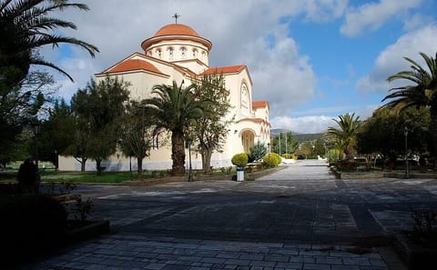 Explore Melissani Cave and St. Gerasimos Monastery in Argostoli