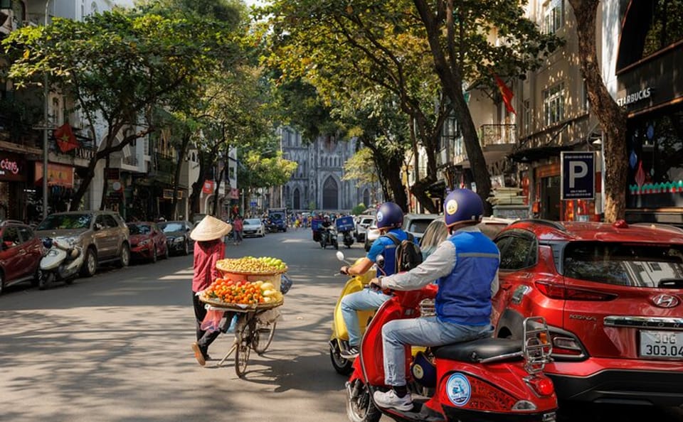 Hanoi Motorcycle City Tour with Local Guide and Vespa Ride