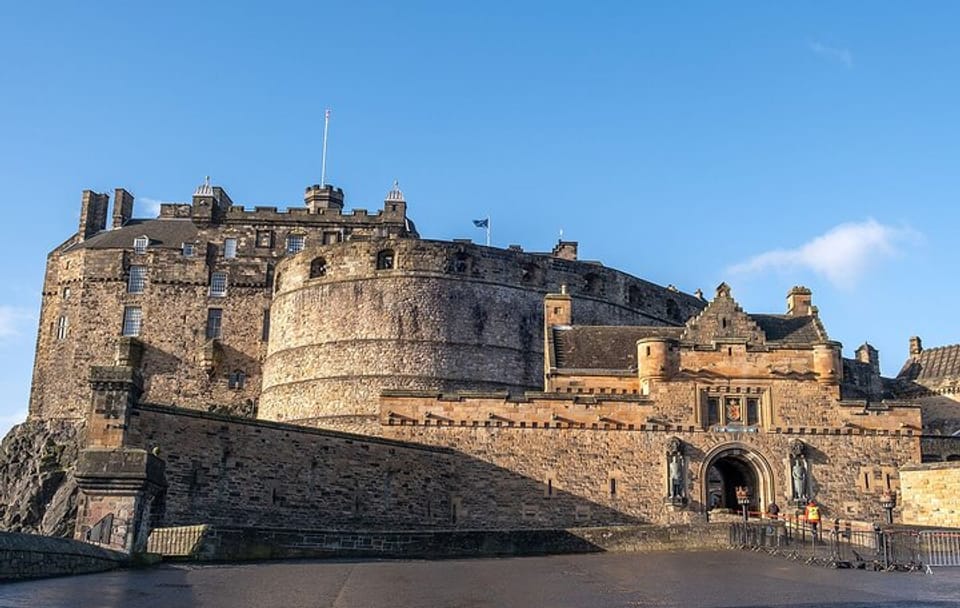 Edinburgh Old Town Walking Tour with Local Guide