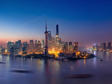 Private Shanghai Night River Cruise and Hot Pot Dining Experience