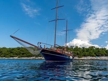 Three Islands Cruise in the Saronic Gulf from Piraeus