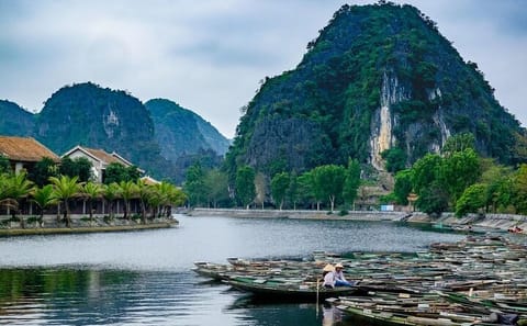Full Day Hoa Lu Tam Coc Tour with Boat and Bike from Hanoi