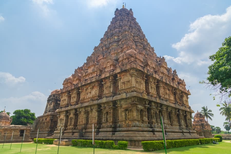 Backwaters & Beyond: Exploring South India’s Temples
