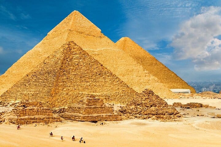 he Great Pyramid of Khufu, one of the Seven Wonders of the Ancient World.