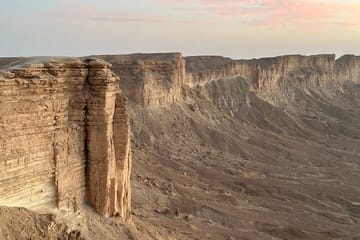 3-Day Riyadh Tour: Edge of the World and Red Sand Dunes