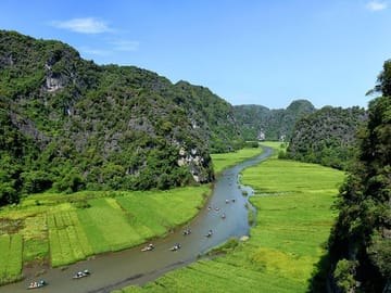Ninh Binh 2-Day Cultural and Nature Tour with Boat Trips