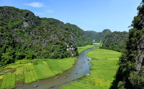 Ninh Binh 2-Day Cultural and Nature Tour with Boat Trips