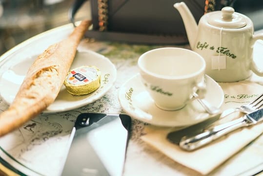 Half-Day Tour with Crepe and Eiffel Summit Visit with Pick up 