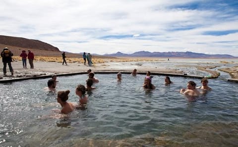 4-Day Uyuni Salt Flats & Desert Adventure from San Pedro de Atacama to La Paz