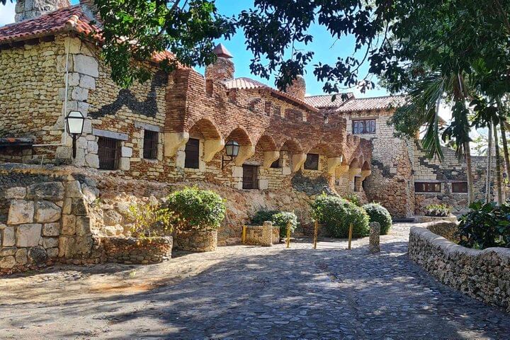 Snorkeling at Catalina Island & Altos de Chavón Full Day Tour