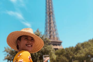 Eiffel Tower Guided Tour with Summit Access in Paris
