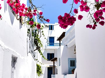 Local Walking Tour of Mykonos Town for Photography and Shopping