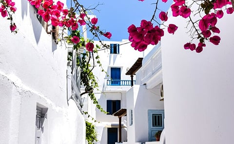 Local Walking Tour of Mykonos Town for Photography and Shopping