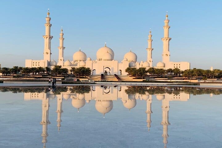 Abu Dhabi Layover Sightseeing Tour with Airport Pickup & Drop-off 2