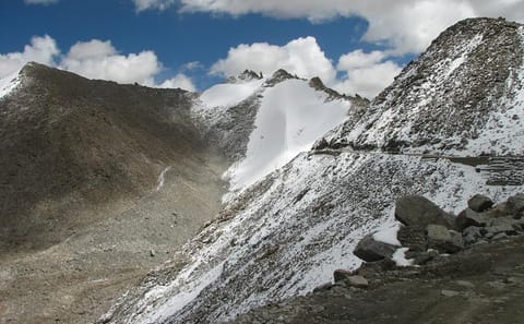Himalayan Heights Tour: Explore Gulmarg and Leh, India