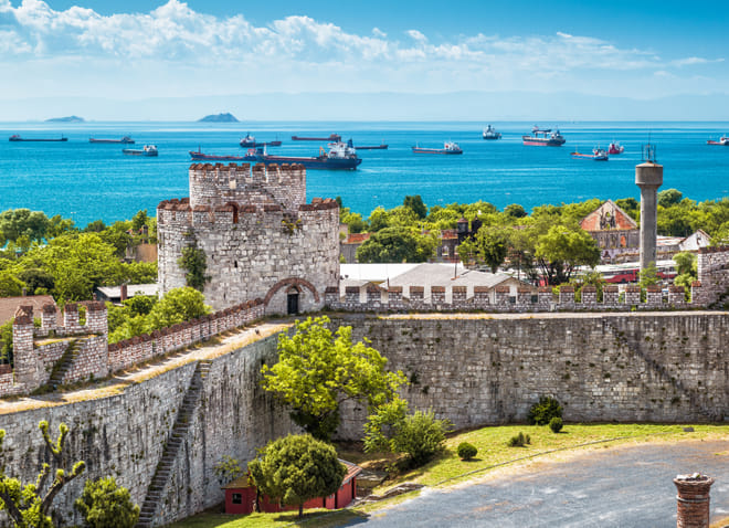 Suleymaniye Mosque with Fortress of Seven Towers Morning Tour