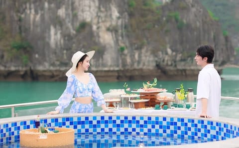 Luxury Day Cruise with Sunbeds and Jacuzzi in Halong Bay