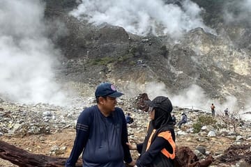 Jakarta Bogor Track to Ratu Crater