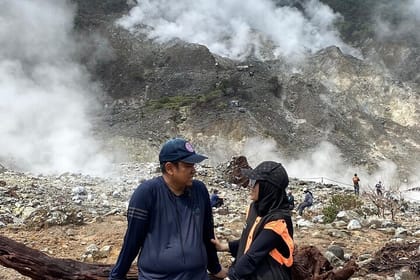 Jakarta Bogor Track to Ratu Crater