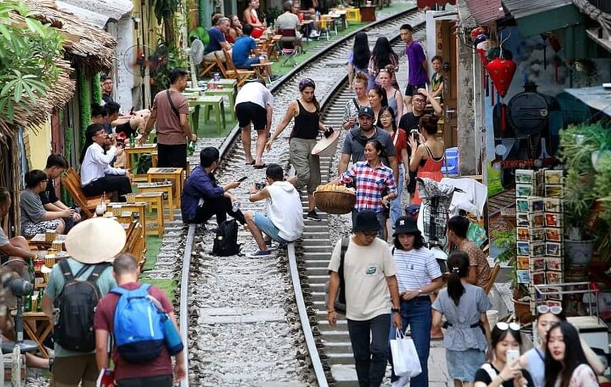 Discovering the Ultimate Hanoi Layover Private Tour from Airport