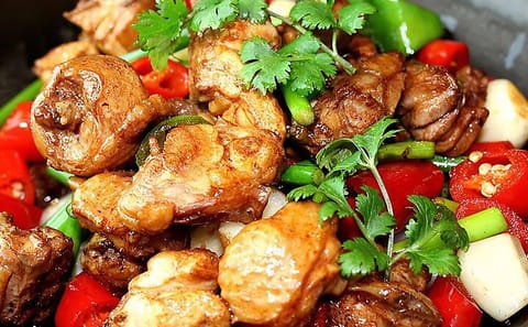 Beijing Hutong Night Tour with Yunnan Dinner and Boat Ride