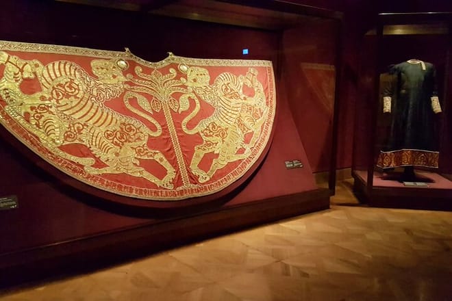 How to Pick a Crown. A Private Themed Tour of the Imperial Treasury (Kaiserliche Schatzkammer) / Tickets included 2