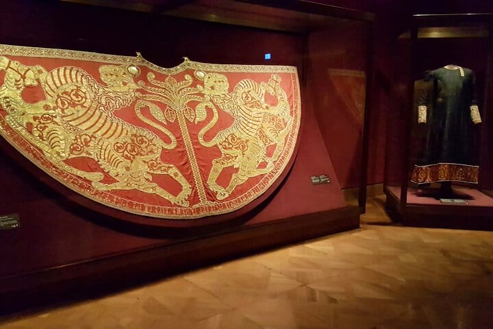 How to Pick a Crown. A Private Themed Tour of the Imperial Treasury (Kaiserliche Schatzkammer) / Tickets included 2