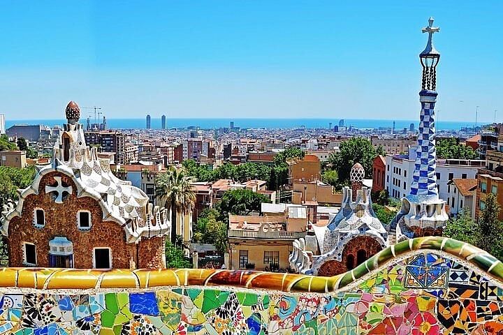 Private Golden Hour in Sagrada Familia Tour & Park Güell's Sunset