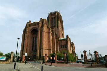 Liverpool City Tour from Manchester: 7-Hour Guided Experience