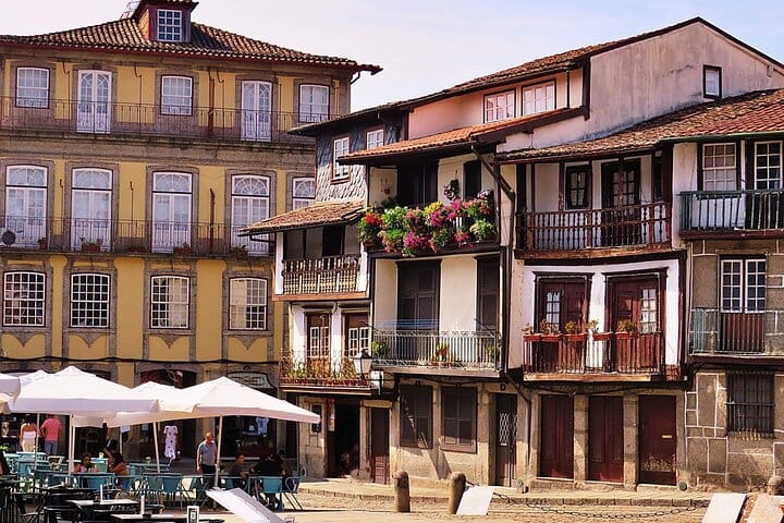 BRAGA E GUIMARÃES: Private Historic Tour from Porto