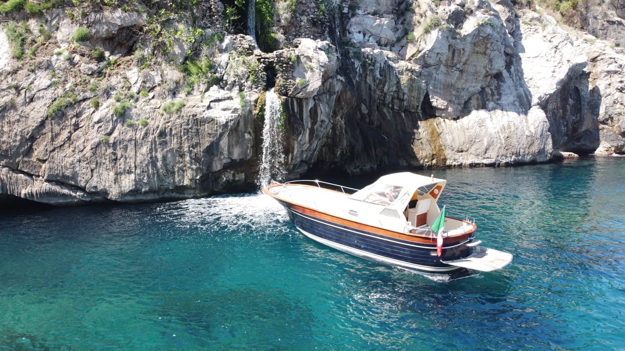 3)Amalfi: private boat tour to Capri of 7hrs 3