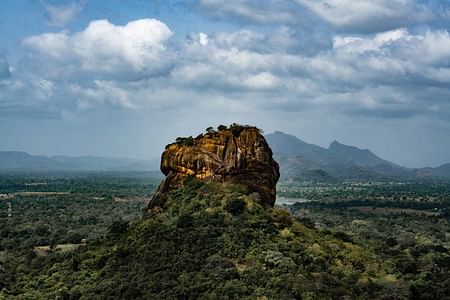 Dambulla & Sigiriya Day Tour: Explore Ancient Caves and Lion Rock