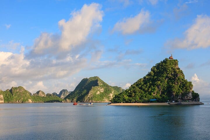 From Hanoi to Halong Bay 1 Day Tour with Scenic Seaplane & Cruise