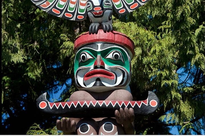Capilano Suspension Bridge, Totem poles