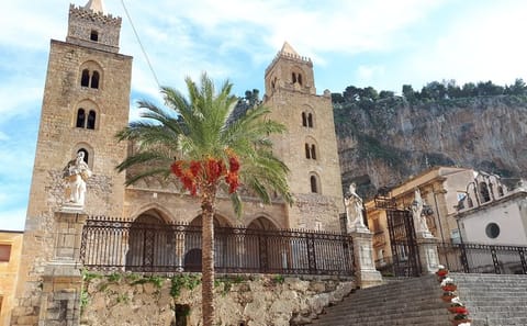 Private Full-Day Tour of Palermo, Monreale, and Cefalù