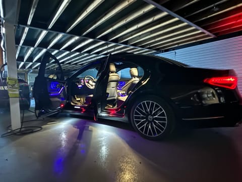 Private Transfer Keflavik Airport → Reykjavik. VIP SEDAN 2 Pax. , photo 2