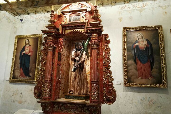 Quito city private tour with lunch and tickets included