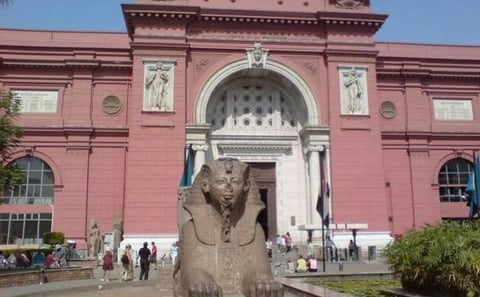 Cairo Layover Tours to Giza Pyramids old Egyptian Museum & Bazaar