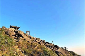 Yen Tu Mountain Day Tour from Hạ Long and Uông Bí