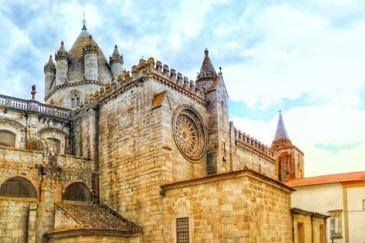 Évora & Monsaraz: UNESCO Heritage, Wine & Medieval Charm