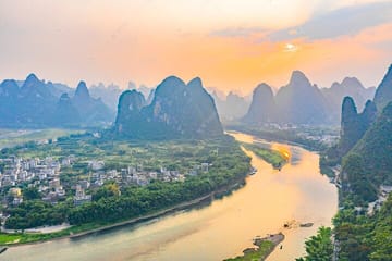 Guilin 1-Day Tour: Reed Flute Cave, Bamboo Boat Ride, Night Show