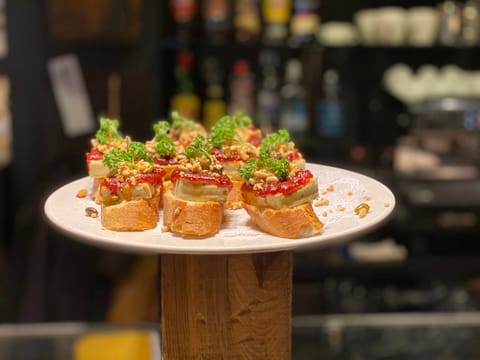 Historic Walking Tour & Food Experience - Private Tour