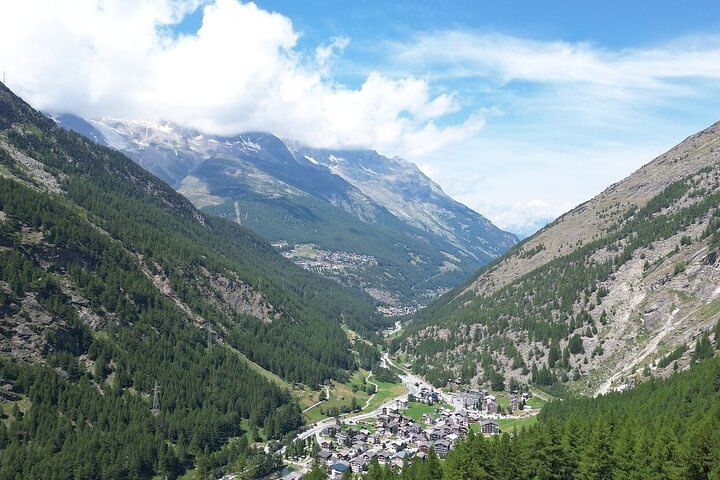 4 Days Swiss Alps Tour Zermatt, Jungfrau Region and Hidden Gems