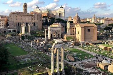 Photoshoot Experience at the Roman Forum in Rome